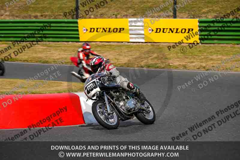 Vintage motorcycle club;eventdigitalimages;mallory park;mallory park trackday photographs;no limits trackdays;peter wileman photography;trackday digital images;trackday photos;vmcc festival 1000 bikes photographs